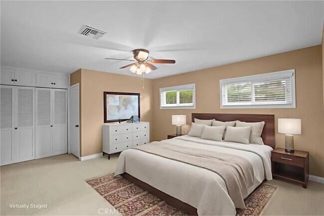 Foto del edificio - 528 E Parkdale Dr