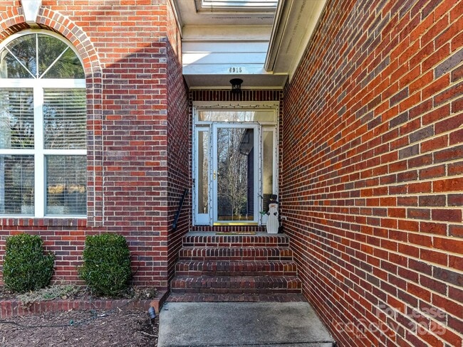 Building Photo - 6915 Pleasant Dr