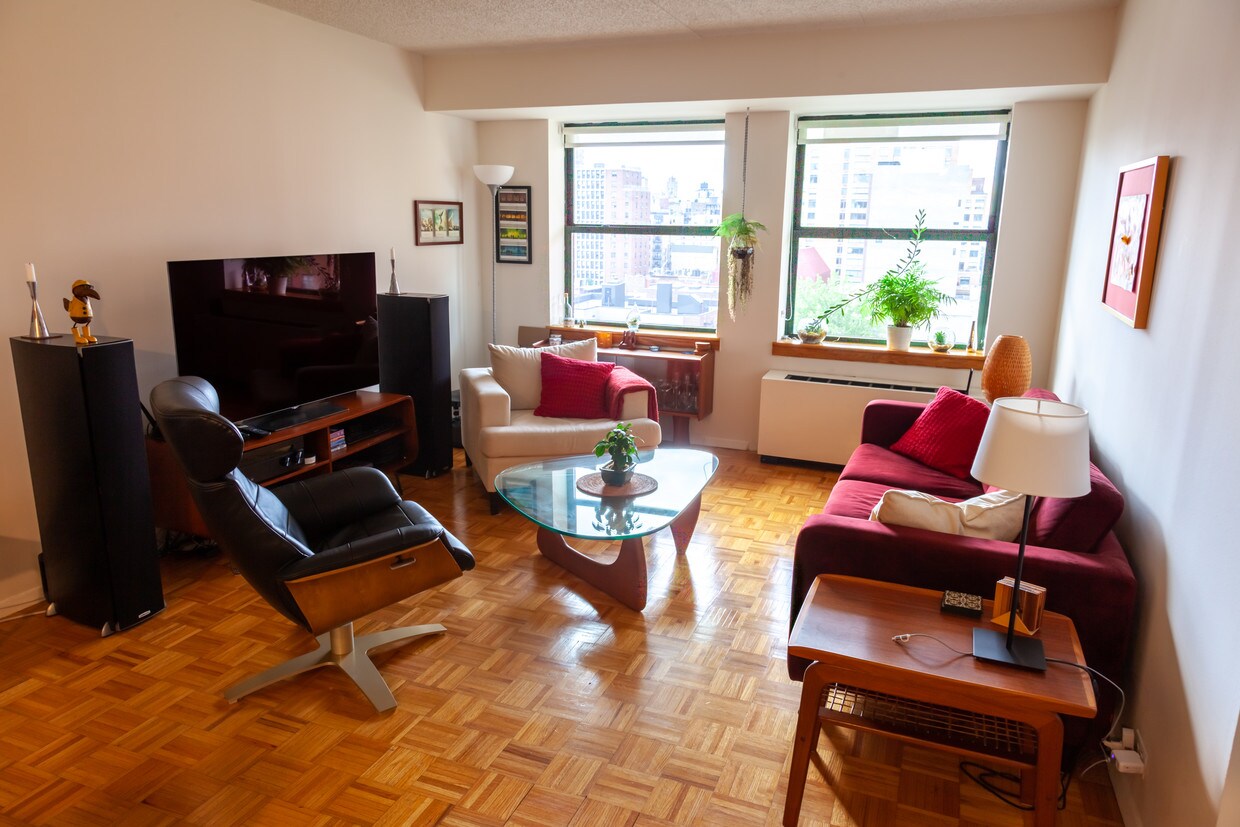 Living room - 600 Columbus Ave