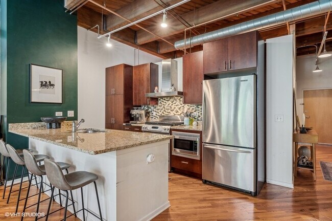 Kitchen - 1040 W Adams St