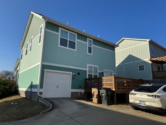 Foto del edificio - Beautiful custom home in East Nashville!