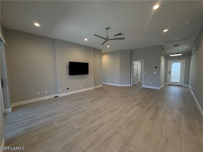Foto del edificio - 7080 Timberland Cir