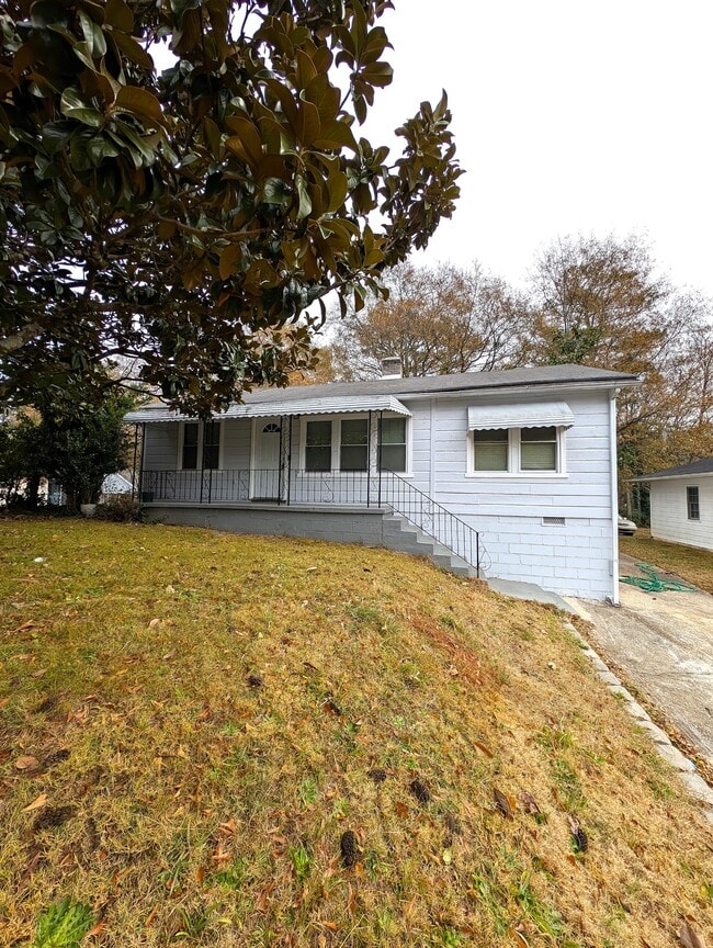 Photo - 231 Dahlia Ave NW House