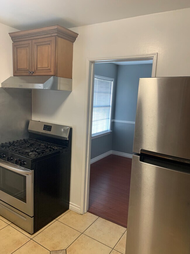 Kitchen/Dining - 357 S Sierra Madre Blvd