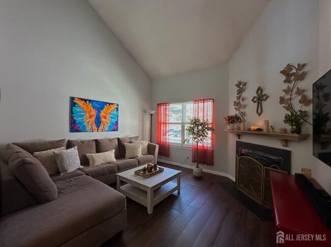 Building Photo - 39 Renaissance Ln