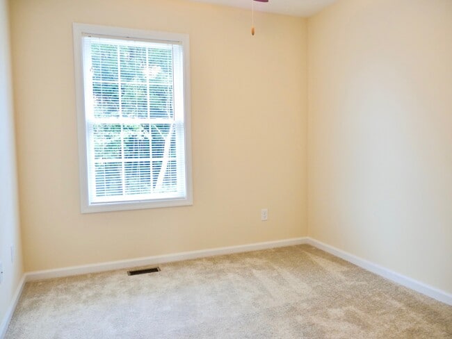 Foto del edificio - 747 Old Graves Mill Rd