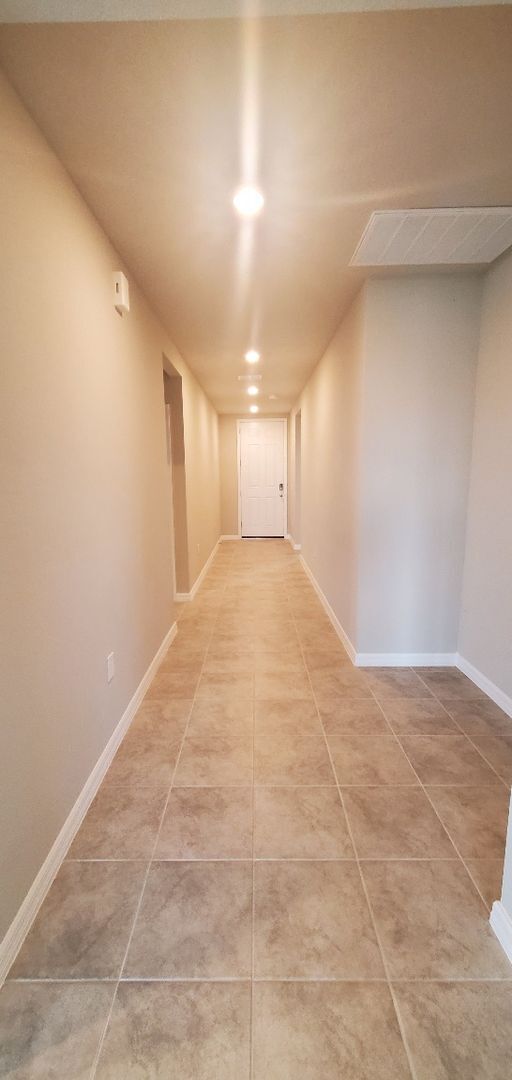 Foto del edificio - Like NEW!!! 4-Bedroom, 2.-Bathroom in Luce...