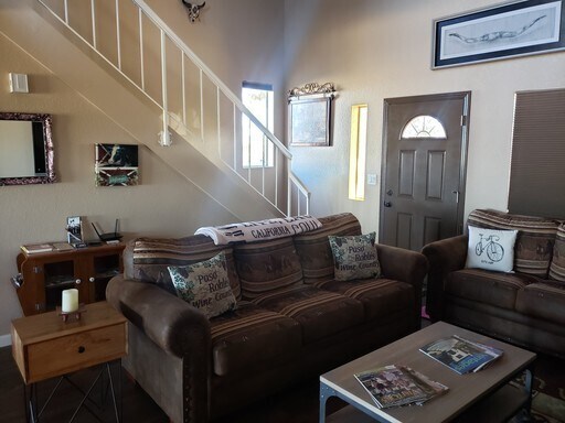 Building Photo - Amazing views on 10 acres, 3 bed 2 bath ho...