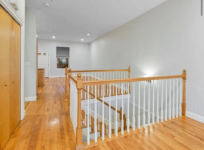 Foto del edificio - 873 Harrison Ave