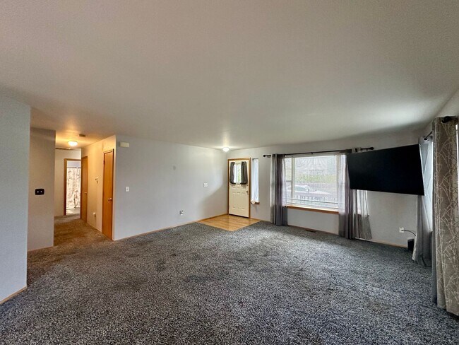 Building Photo - 1236 Aaron Dr
