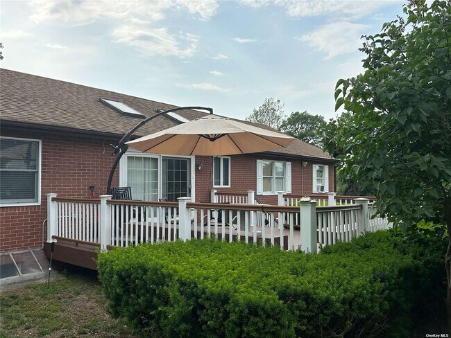 Building Photo - 24 Sunview Dr