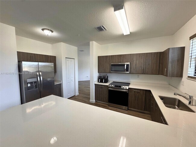 Foto del edificio - 15540 SW 136th St