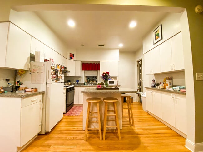 Kitchen with lots of storage and pantry. Island kitchen can seat 3-4 people - 3650 N Oakley Ave