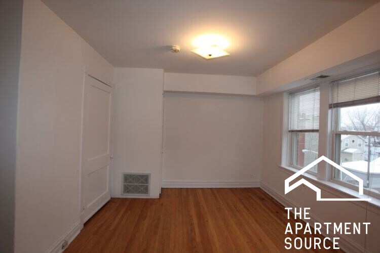 Building Photo - 3052 W Berteau Ave