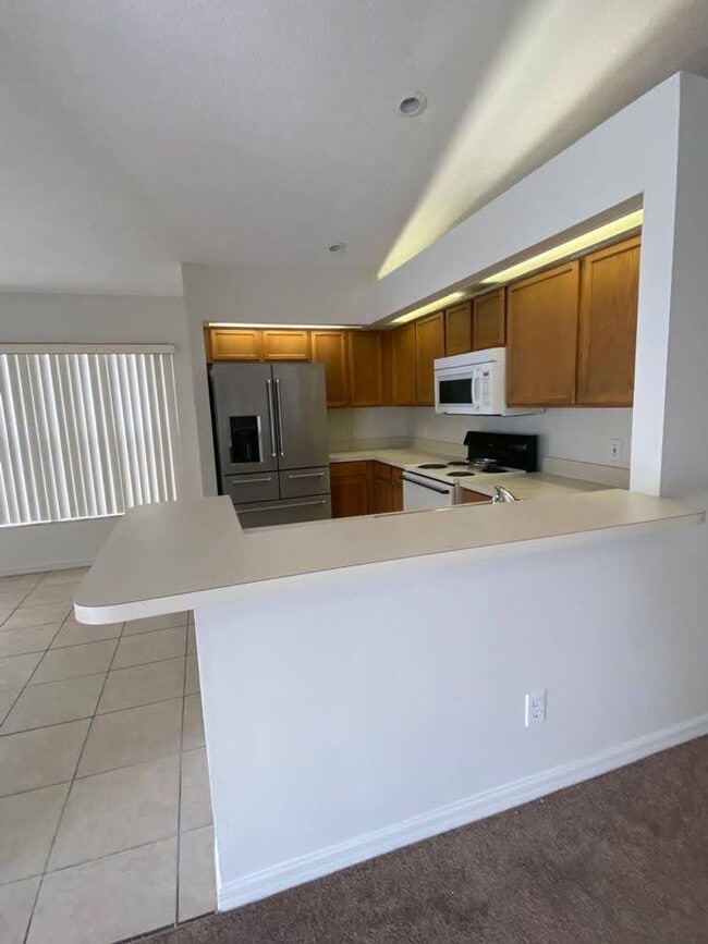 Building Photo - Woodbridge at Meadow Woods-2005 Bridgeview...