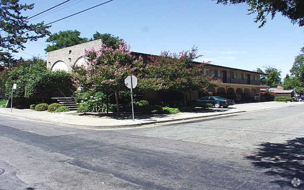Building Photo - 2840-2848 Castro St