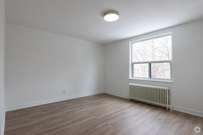1BR, 1BA - Bedroom - 5,7 & 9 Stag Hill Drive