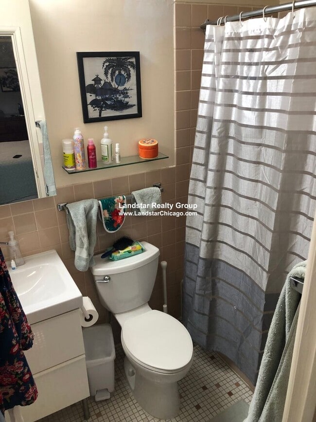 Building Photo - 1327 Chicago Ave