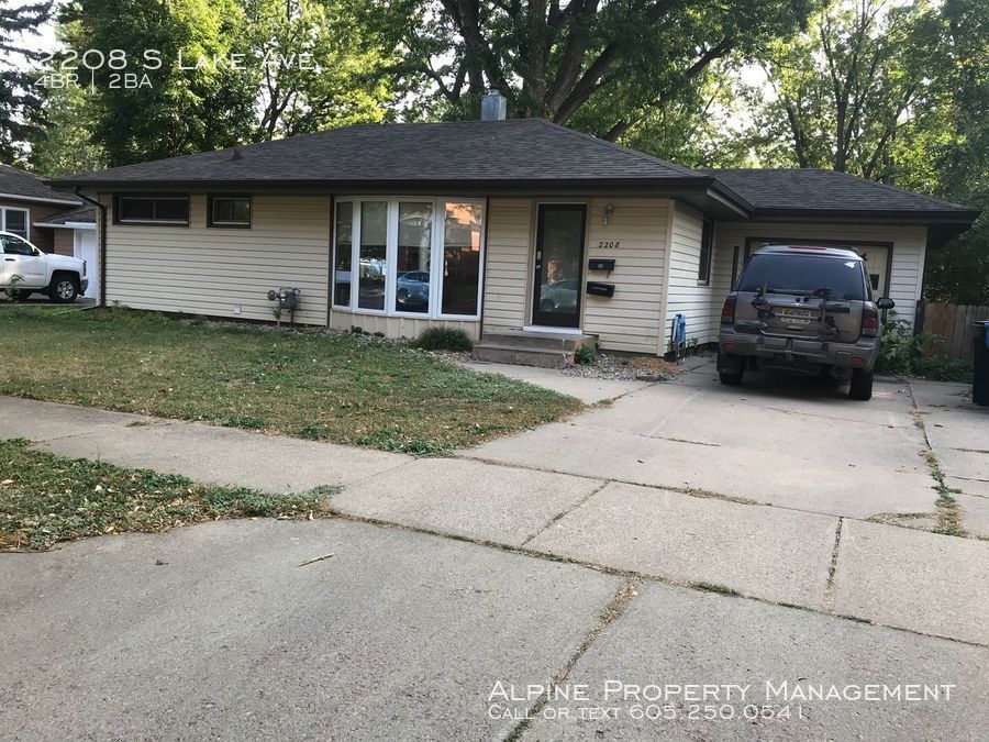 Foto principal - 2208 S Lake Ave