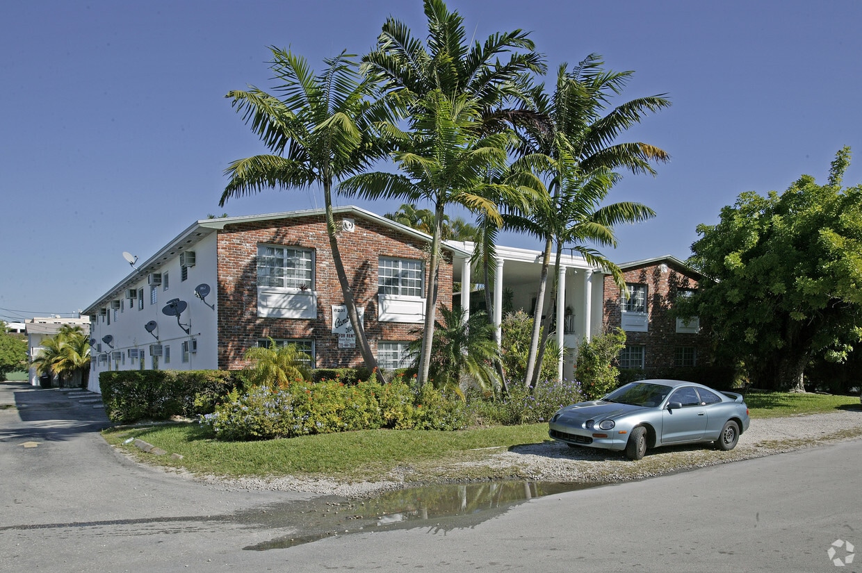 Primary Photo - Cambridge House