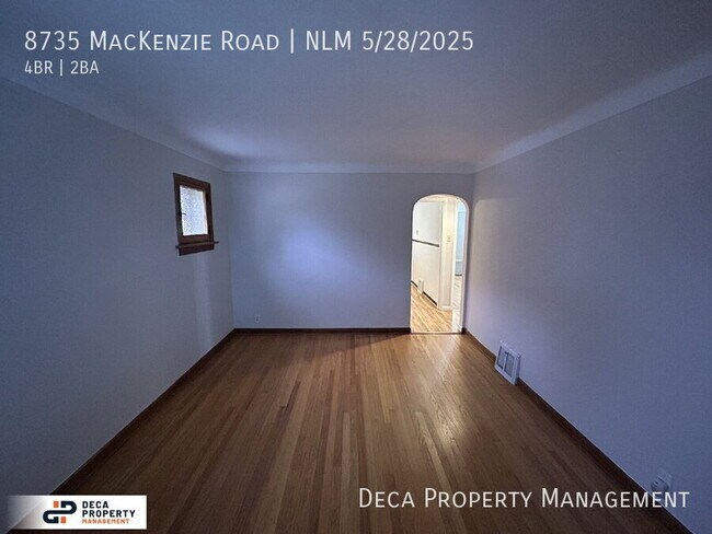 Foto del edificio - 8735 MacKenzie Rd