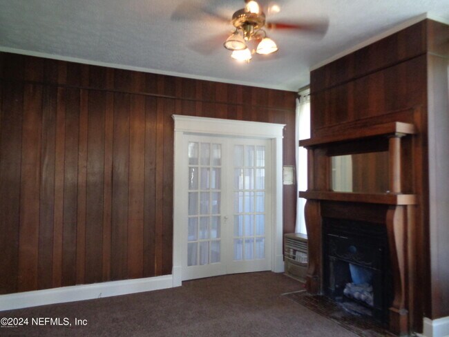 Building Photo - 1120 Acosta St