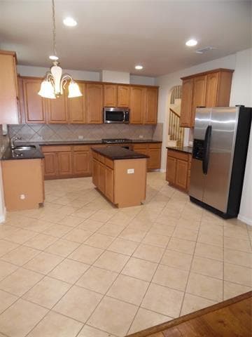 Building Photo - 8665 Robertson Dr