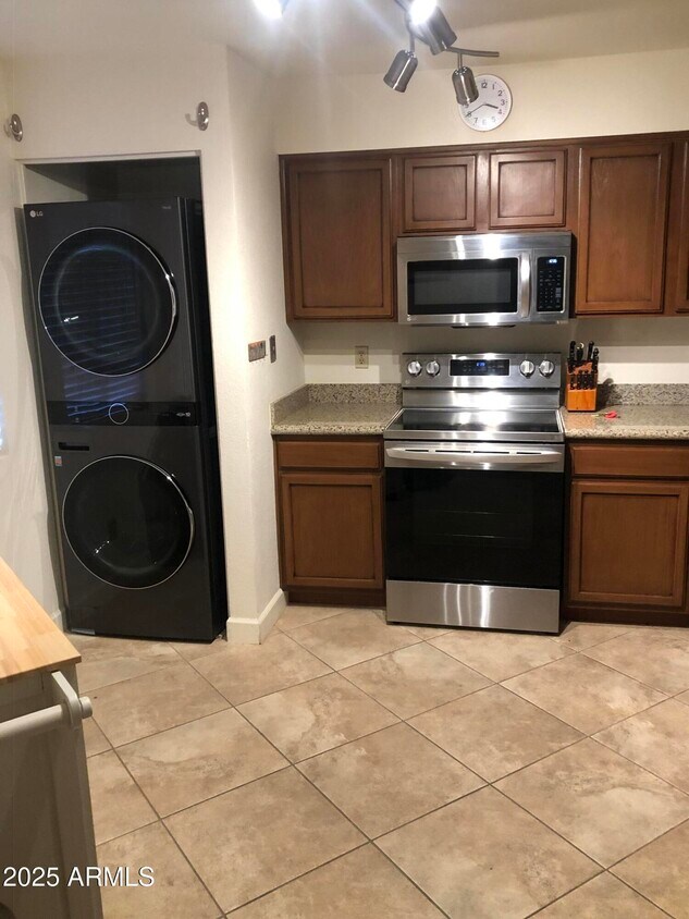 Foto principal - 9430 E Mission Ln