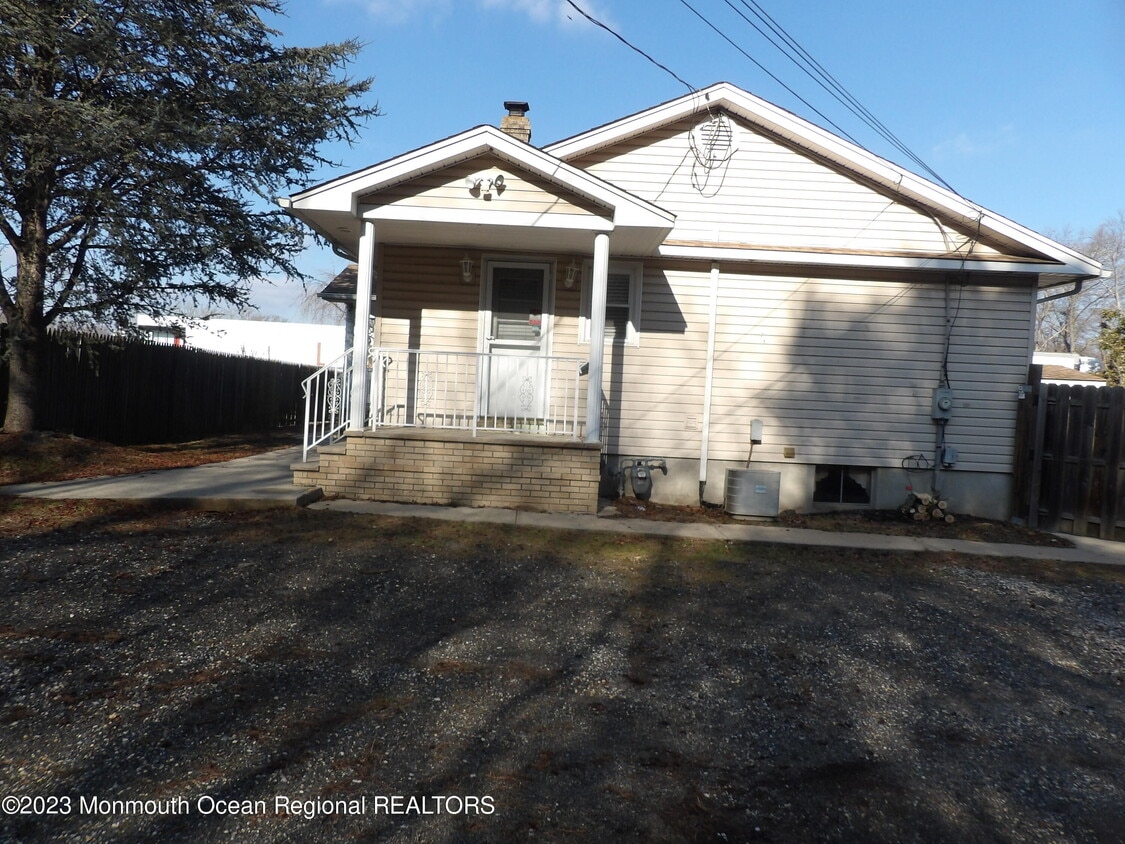 1447 US9, Howell Township, NJ 07731 House Rental in Howell Township