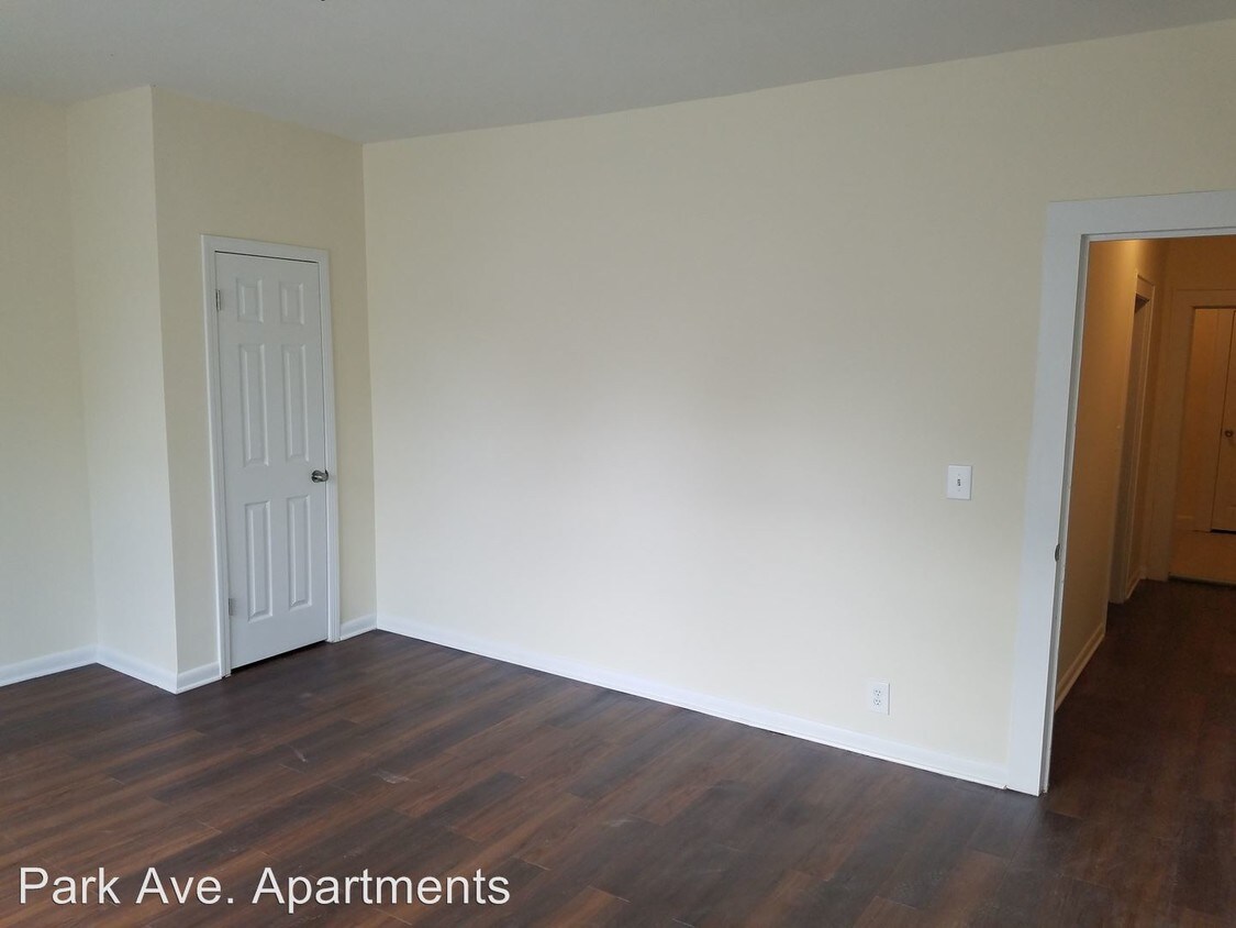 Primary Photo - 496 Park Ave