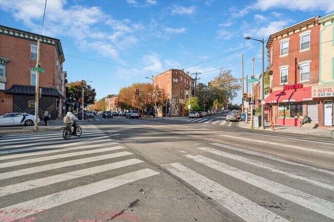 Foto del edificio - 3729 Lancaster Ave