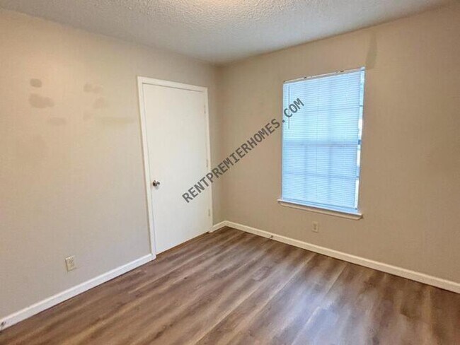Foto del edificio - 238 Briarpatch Ln