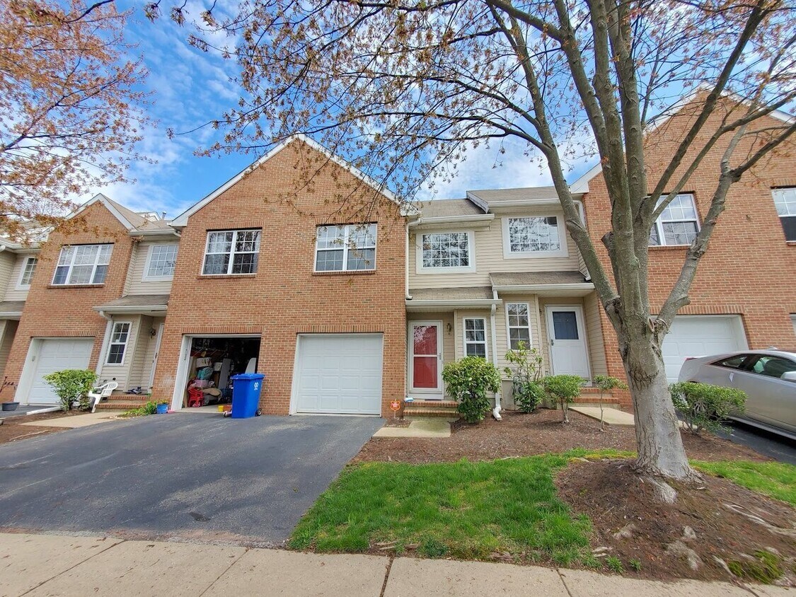 Primary Photo - Spacious and updated is this 2-bed, 2.5-ba...