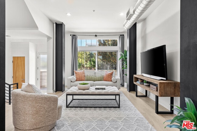 Building Photo - 5350 Playa Vista Dr