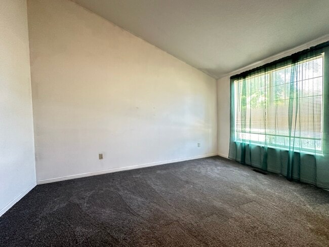 Building Photo - 1034 3350 N