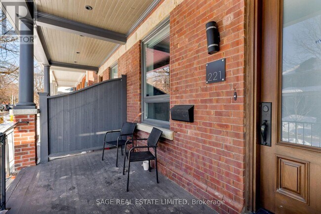 Building Photo - 221 Crawford St