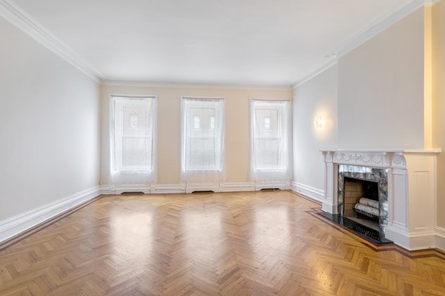 Building Photo - Townhouse Parlor Floor Duplex w/ 15' ceil's