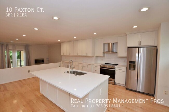 Building Photo - Completely Renovated Townhouse In Countrys...