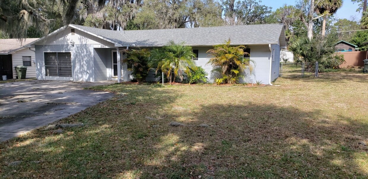 Primary Photo - 3 bed, 2 bath 1 car garage