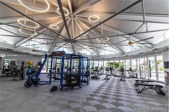 Foto del edificio - 2500 Parkview Dr