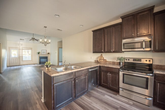 Building Photo - 915 Erika Ln