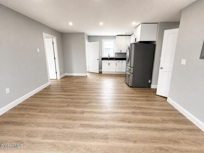 Foto del edificio - 62 Glen Ave
