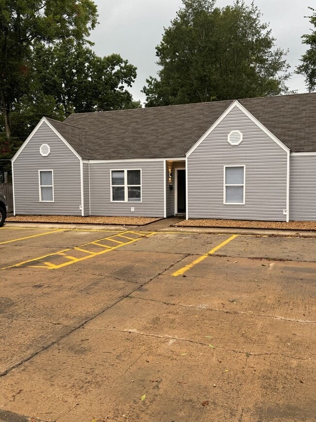 Building Photo - 2 BED / 1 Bath Apartment in Truman.  READY NOW!