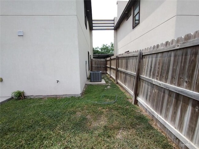 Building Photo - 1226 Upas Dr