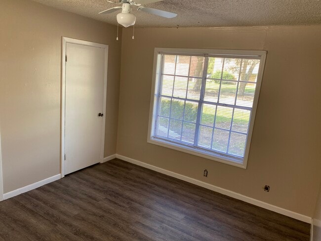 Building Photo - 401 Willett Pl Blvd