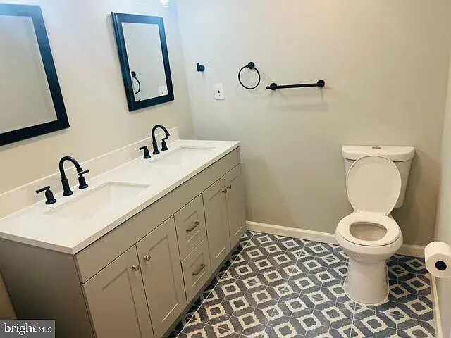 Main Bathroom - 2217 E Thompson St Townhome