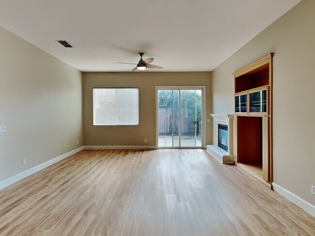 Building Photo - 1720 Charm Way