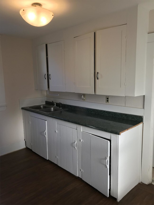 Building Photo - 281 Bridge St