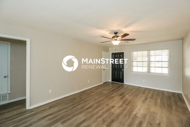 Foto del edificio - 3 Bedroom Pet-Friendly Home in YUKON, OK with Main Street Renewal