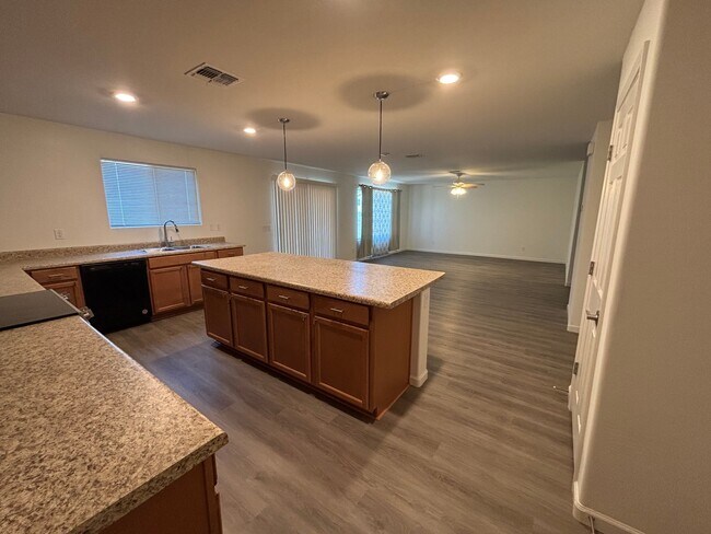 Foto del edificio - 12568 W Midway Ave